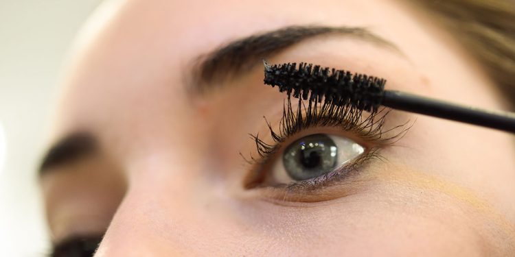 Πως βάζουμε σωστά μασκαρα