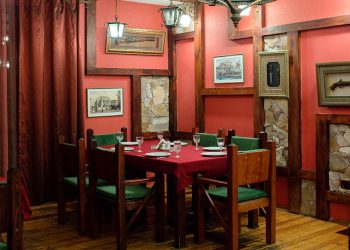 Τι να Φορέσω σε Ταβέρνα με Ζωντανή Μουσική